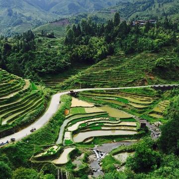 贵州，山水间的励志篇章