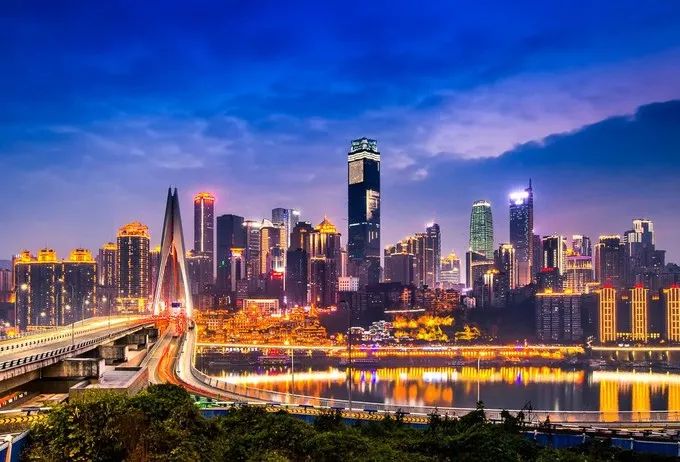 山城重庆,阳光下的温馨小聚